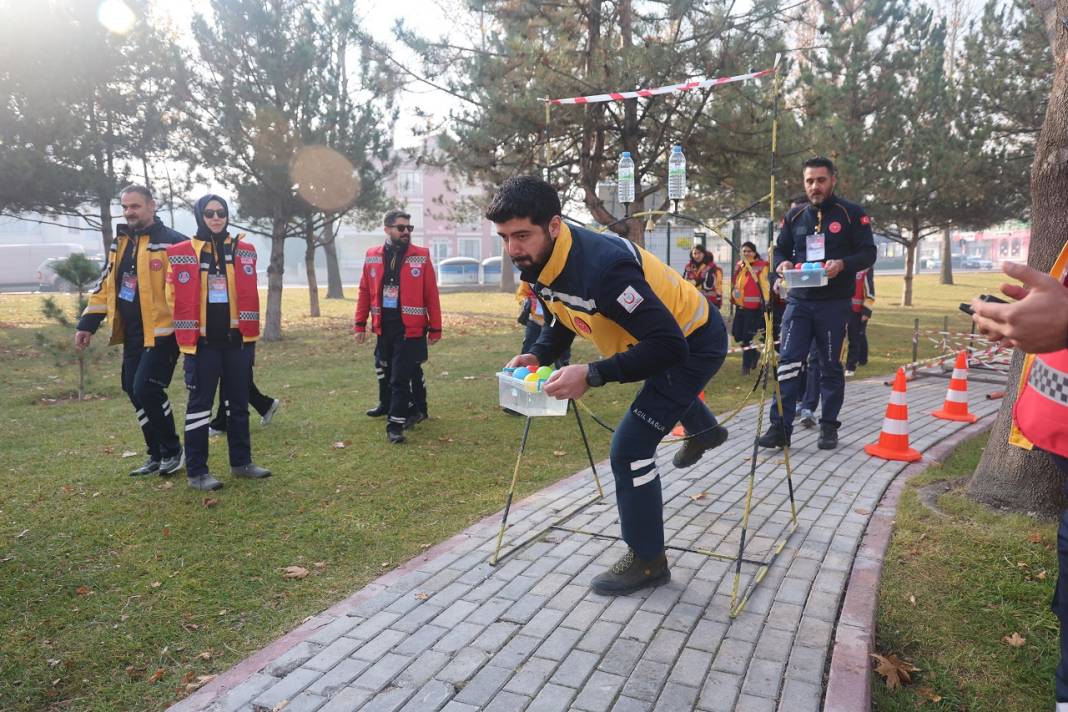 Yerde acıyla kıvranak yatan insanlar, kopan feryatlar! Konya'da görenler gerçek sandı! 9